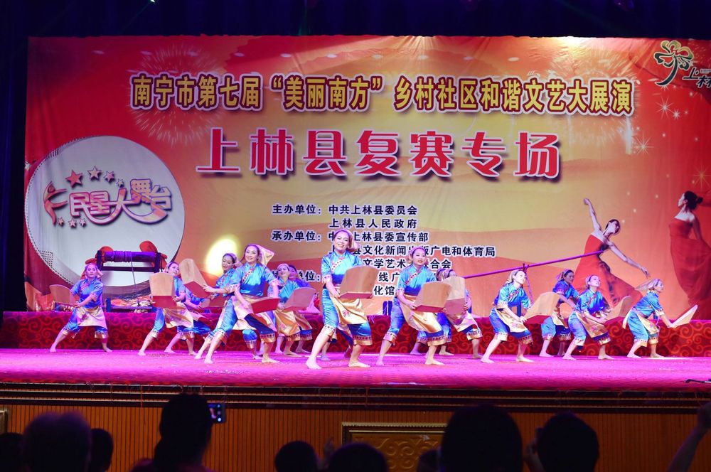 南寧鄉(xiāng)村社區(qū)和諧文藝大展演上林復(fù)賽專場(chǎng)舉行